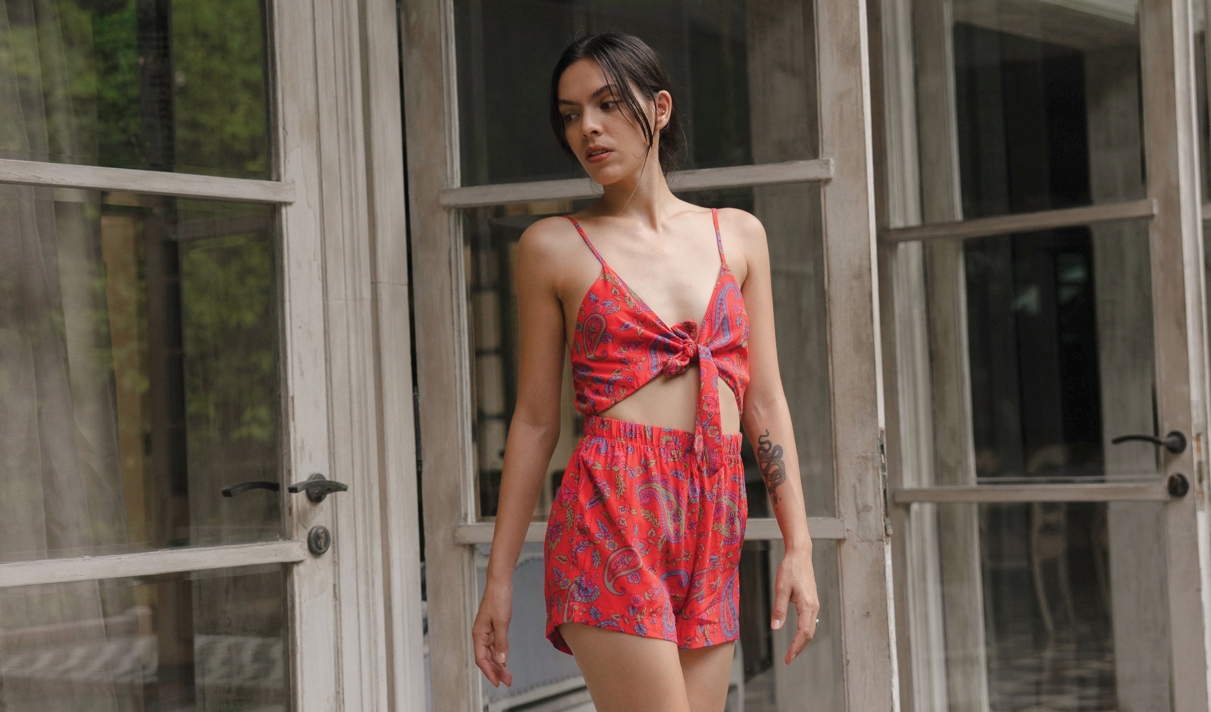 Timeless Charm of Paisley Prints: A Guide to Styling and Choosing the Perfect Pattern